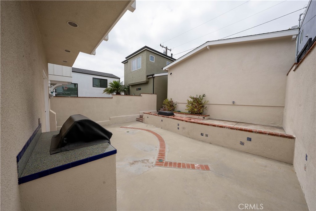 732 Rosecrans Avenue