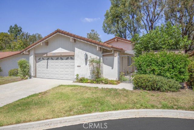 5006 Duverney, Laguna Woods CA: https://media.crmls.org/medias/07f4a39d-d0f5-4e73-a040-bb2182a19588.jpg