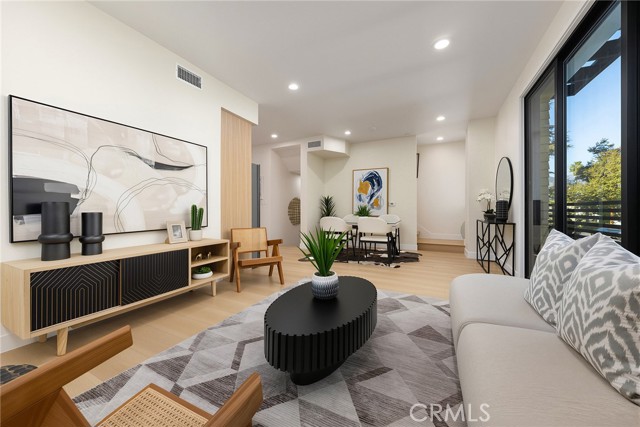 1025 La Cadena, B photo 9
