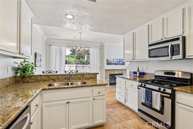 12646 Doral, Tustin CA: https://media.crmls.org/medias/07f6b54d-fc94-490c-9566-7472e931aad6.jpg