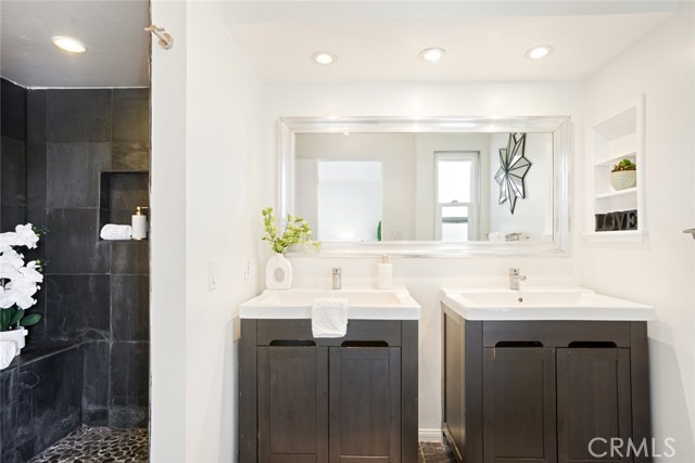 4405 W Sarah Street, Burbank CA: https://media.crmls.org/medias/07f79af0-43ac-4669-818b-297fefa9108f.jpg