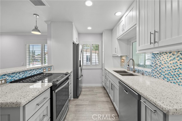 Detail Gallery Image 7 of 45 For 19366 Avenue of the Oaks, Newhall,  CA 91321 - 2 Beds | 2 Baths