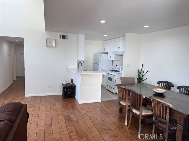 Detail Gallery Image 4 of 34 For 5700 Etiwanda #264,  Tarzana,  CA 91356 - 3 Beds | 2 Baths