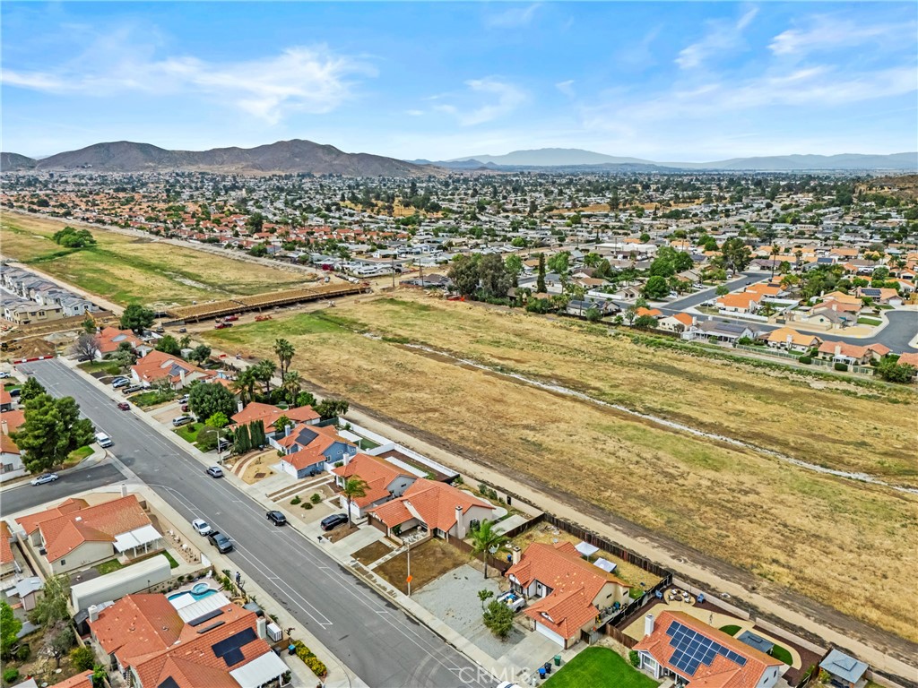 https://media.crmls.org/medias/07fac877-d61b-4e06-ba02-9b17001564b6.jpg?preset=X-Large