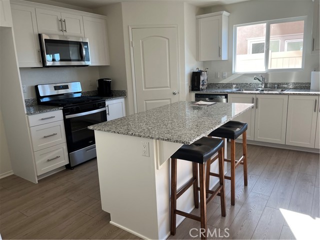 Detail Gallery Image 3 of 13 For 14001 Carina, Moreno Valley,  CA 92555 - 4 Beds | 2/1 Baths