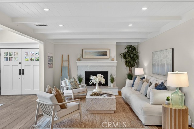 Detail Gallery Image 7 of 41 For 1659 3rd St, Manhattan Beach,  CA 90266 - 4 Beds | 3/1 Baths