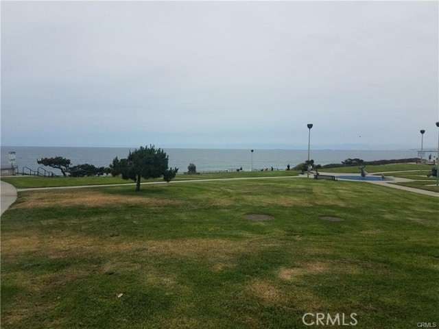 Detail Gallery Image 11 of 13 For 121 Paseo De La Concha #E,  Redondo Beach,  CA 90277 - 2 Beds | 1 Baths