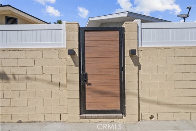 8049 Lullaby Lane, Panorama City CA: https://media.crmls.org/medias/07fc5287-caf0-4c2d-9f52-8a17b53662fc.jpg
