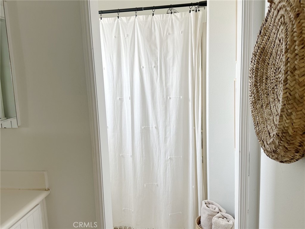 https://media.crmls.org/medias/07fc9f70-3cb6-42d9-93fe-02b56d4be363.jpg?preset=X-Large
