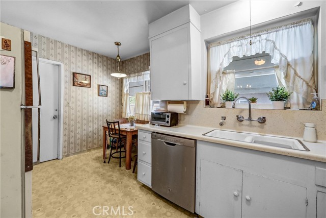 Detail Gallery Image 10 of 22 For 2405 Monte Vista, Pasadena,  CA 91107 - 4 Beds | 2 Baths