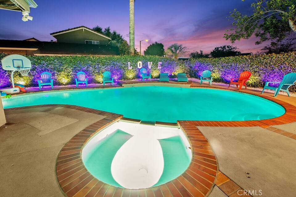 1091 Santa Rosa Avenue, Costa Mesa, CA 92626