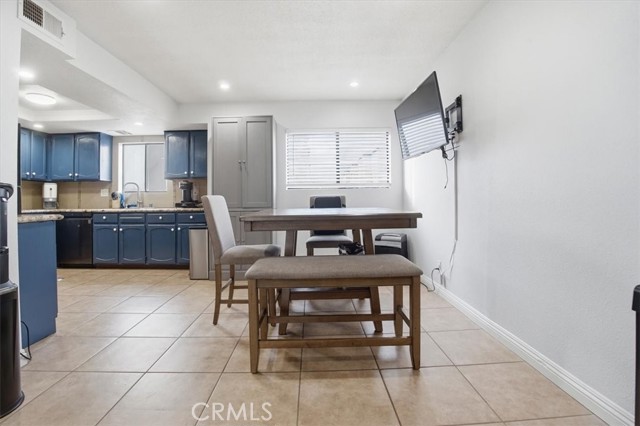 Detail Gallery Image 10 of 43 For 14325 Foothill #9,  Sylmar,  CA 91342 - 2 Beds | 2/1 Baths