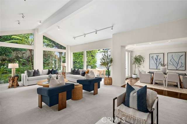 6 Rue Marseilles, Newport Beach CA: https://media.crmls.org/medias/080024f0-d5f3-49ad-a851-05a8513ef2ad.jpg