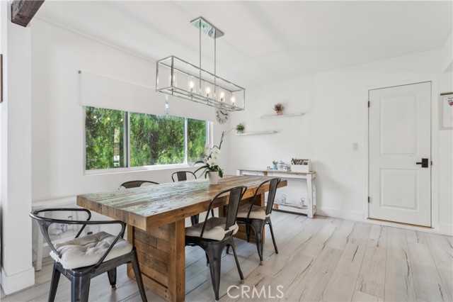 Detail Gallery Image 5 of 15 For 4922 Escobedo Dr, Woodland Hills,  CA 91364 - 5 Beds | 2/1 Baths
