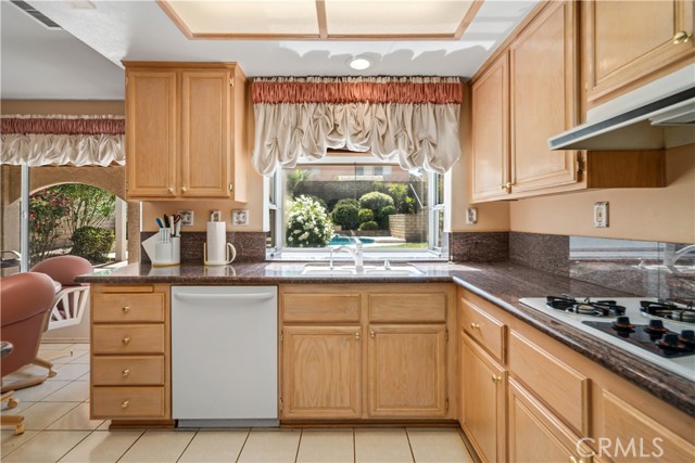 28852 Woodside Drive, Saugus CA: https://media.crmls.org/medias/08011518-be67-423d-9671-c6d3b8538b8a.jpg