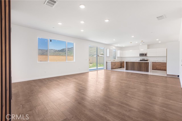 Detail Gallery Image 16 of 46 For 14424 Buvan Ct, Moreno Valley,  CA 92555 - 5 Beds | 3/1 Baths