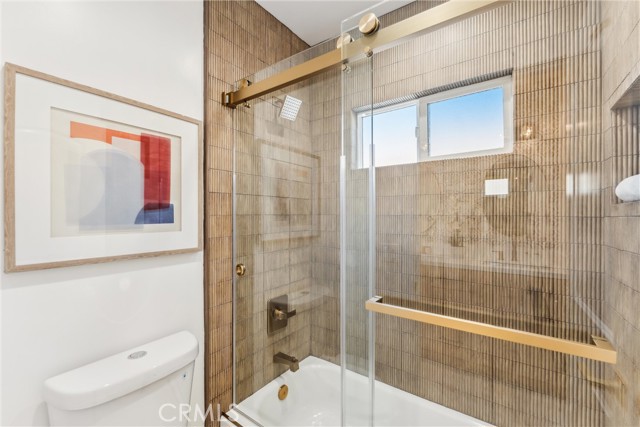 3945 S Norton Avenue, Los Angeles CA: https://media.crmls.org/medias/08029fd1-534c-462e-82d8-30ee65500b72.jpg