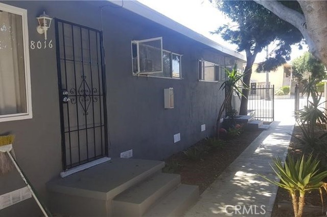 8014 S Western Avenue, Los Angeles CA: https://media.crmls.org/medias/0803197e-9897-4de5-af50-a5904c7eaab9.jpg