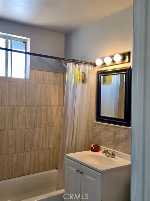 722 N Philadelphia Street, Anaheim CA: https://media.crmls.org/medias/08033633-fe34-4598-a8e5-ff43ea7b0da2.jpg