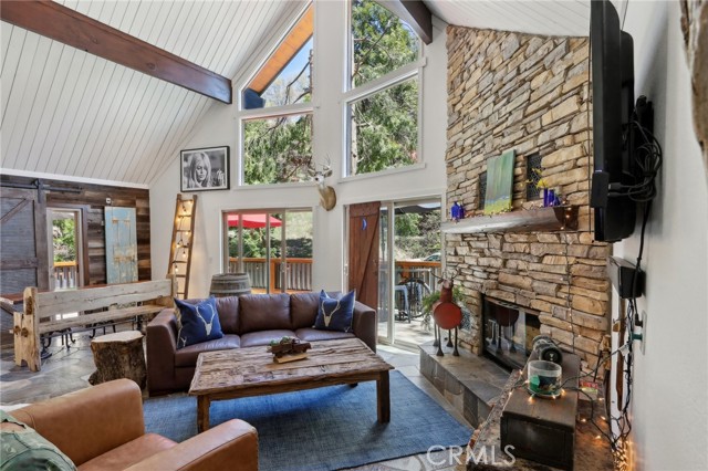 Detail Gallery Image 17 of 59 For 385 Iris Dr, Twin Peaks,  CA 92391 - 4 Beds | 3 Baths