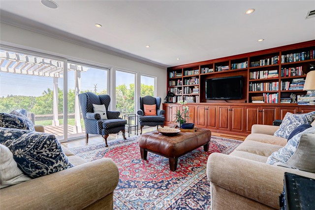 Detail Gallery Image 3 of 34 For 5221 Silver Arrow Dr, Rancho Palos Verdes,  CA 90275 - 4 Beds | 2 Baths