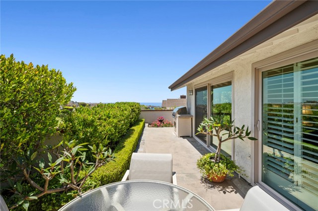 Detail Gallery Image 2 of 37 For 15 Skysail Dr, Corona Del Mar,  CA 92625 - 2 Beds | 2 Baths