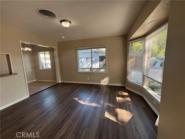 8135 Wakefield Avenue, Panorama City CA: https://media.crmls.org/medias/08042eb8-077c-4948-92c5-73ee7d190ce8.jpg