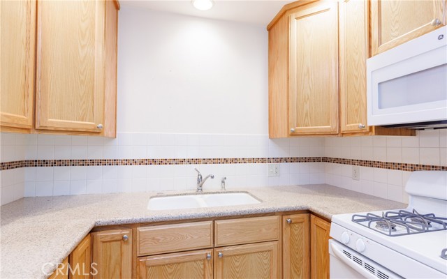 Detail Gallery Image 23 of 45 For 19202 Avenue of the Oaks a,  Newhall,  CA 91321 - 2 Beds | 2 Baths