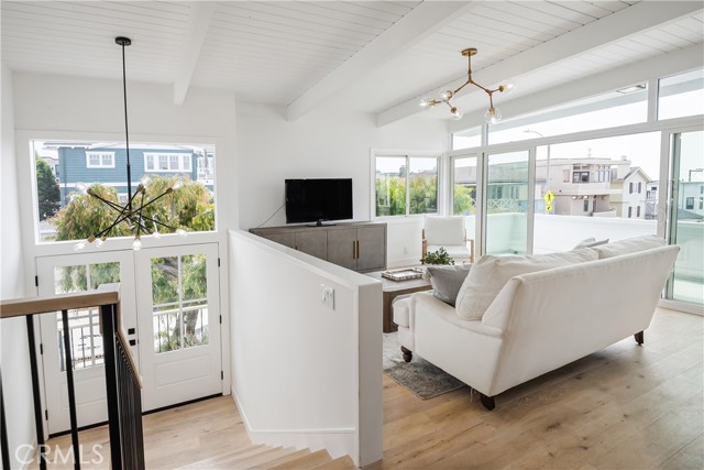 301 4th St, Manhattan Beach, California 90266, 4 Bedrooms Bedrooms, ,3 BathroomsBathrooms,Residential,Sold,4th St,SB22117855