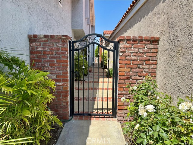 21903 Erie Lane, Lake Forest CA: https://media.crmls.org/medias/08068e5a-b5e3-4d44-b0c4-75b31b28ab70.jpg