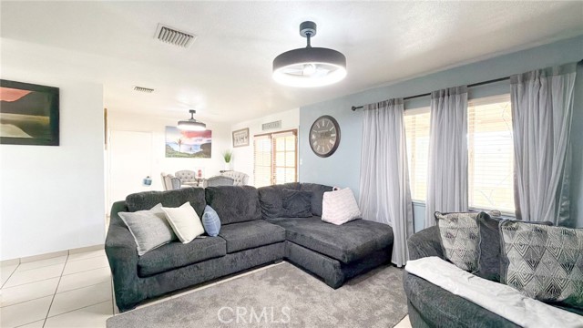 Detail Gallery Image 7 of 21 For 465 Driftwood Drive, El Centro,  CA 92243 - 3 Beds | 2 Baths