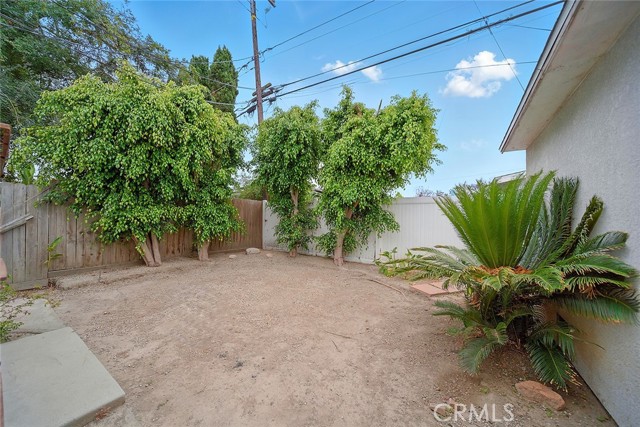 1917 N Britton Drive, Long Beach CA: https://media.crmls.org/medias/0806c9b0-9790-4184-9666-08552039ab2b.jpg