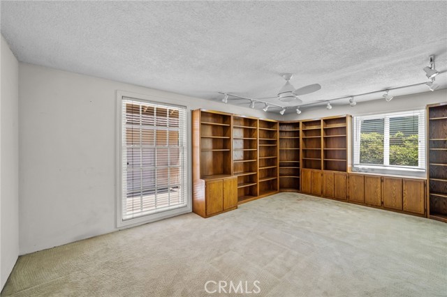 11121 Kensington Road, Los Alamitos CA: https://media.crmls.org/medias/0807279a-2f90-4304-b117-2b7bb76a2873.jpg