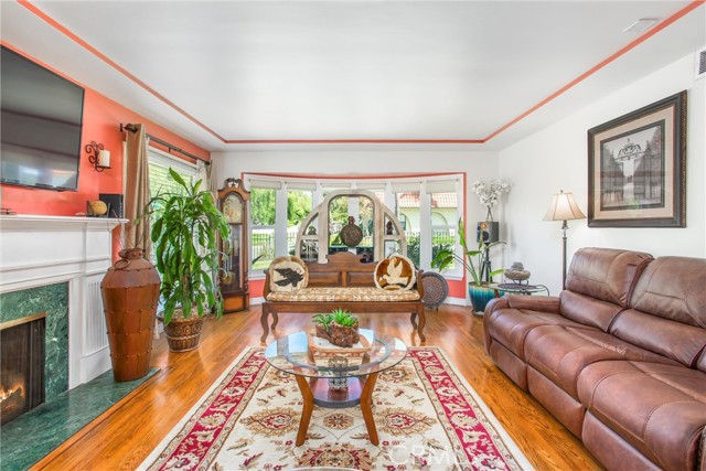 Detail Gallery Image 4 of 22 For 3095 Pepper Tree Ln, San Bernardino,  CA 92404 - 3 Beds | 2/1 Baths