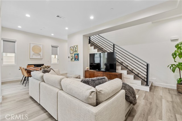 Detail Gallery Image 22 of 31 For 305 N Mountain View St, Santa Ana,  CA 92703 - 3 Beds | 3/1 Baths