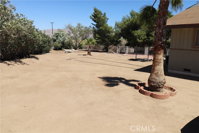 8255 E Avenue, Hesperia CA: https://media.crmls.org/medias/08086d5e-147a-481c-b02d-26660d008102.jpg