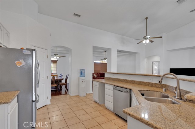21350 Ramona Avenue, Apple Valley CA: https://media.crmls.org/medias/08092b25-716b-4134-9911-c77ae962dc03.jpg
