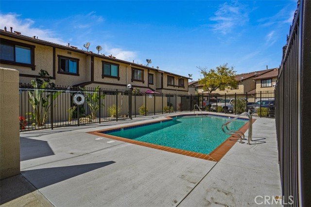 Detail Gallery Image 9 of 10 For 8601 Sunland Bld #3,  Sun Valley,  CA 91352 - 3 Beds | 1/1 Baths