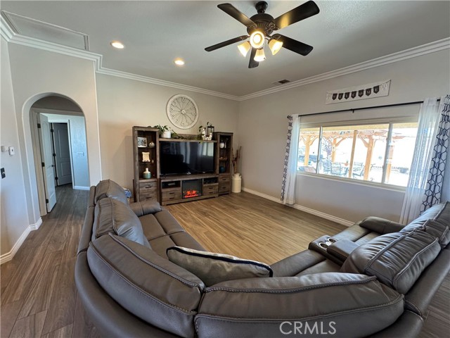 Detail Gallery Image 17 of 62 For 12227 Farmington St, Oak Hills,  CA 92344 - 4 Beds | 2/1 Baths