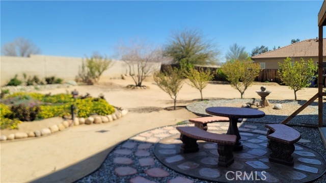 Detail Gallery Image 15 of 19 For 12699 Yorkshire Dr, Apple Valley,  CA 92308 - 7 Beds | 5/1 Baths
