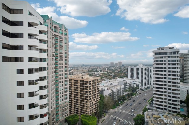 Detail Gallery Image 62 of 66 For 10560 Wilshire Bld #1805,  Los Angeles,  CA 90024 - 2 Beds | 2/1 Baths