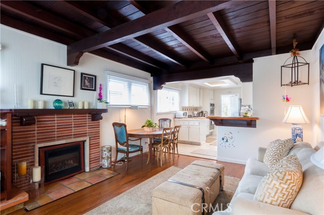 2216 Grandview Avenue, Manhattan Beach, California 90266, 2 Bedrooms Bedrooms, ,1 BathroomBathrooms,Residential,Sold,Grandview,SB17056643