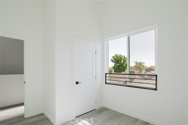 9707 Willis Avenue photo 28