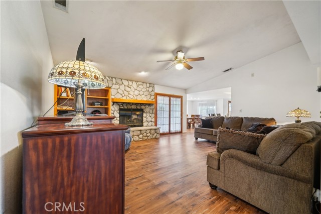 13319 Waco Ln, Apple Valley CA: https://media.crmls.org/medias/080e475b-9171-49f6-9773-31e7febee0fb.jpg