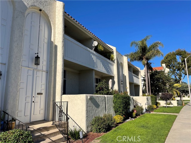 207 Valley Drive, Hermosa Beach, California 90254, 3 Bedrooms Bedrooms, ,2 BathroomsBathrooms,Residential,Sold,Valley,SB23225645