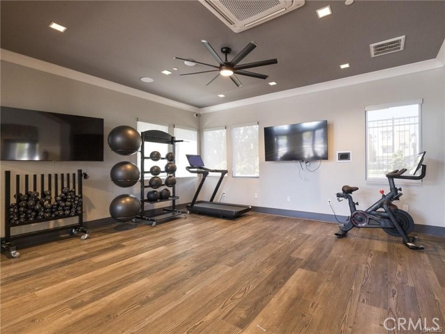 533 Daniel Freeman Circle, Inglewood CA: https://media.crmls.org/medias/080ff1db-0dc5-4d10-bd60-05311cb6a07c.jpg