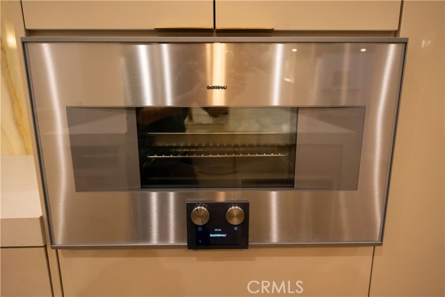 Detail Gallery Image 35 of 74 For 17437 Oak Creek Ct, Encino,  CA 91316 - 5 Beds | 5/1 Baths