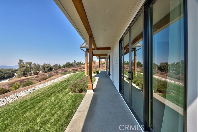 38721 Calle De Toros, Temecula CA: https://media.crmls.org/medias/0810f79a-4739-45b0-be69-b6b0b40a628a.jpg