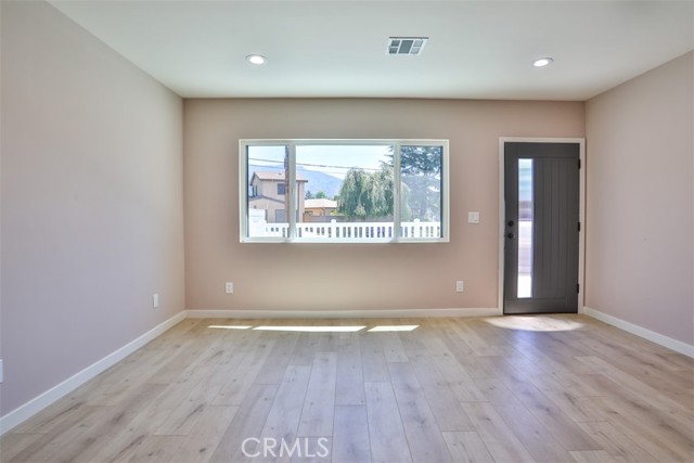 2111 Scott Road, Burbank CA: https://media.crmls.org/medias/0810fca0-fbb3-49f1-9b5b-46670f98570d.jpg