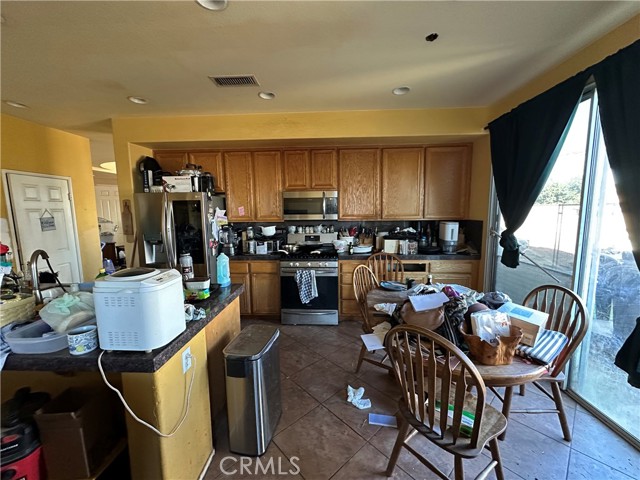 Detail Gallery Image 8 of 19 For 4815 Creekway Ln, Riverside,  CA 92505 - 5 Beds | 4 Baths